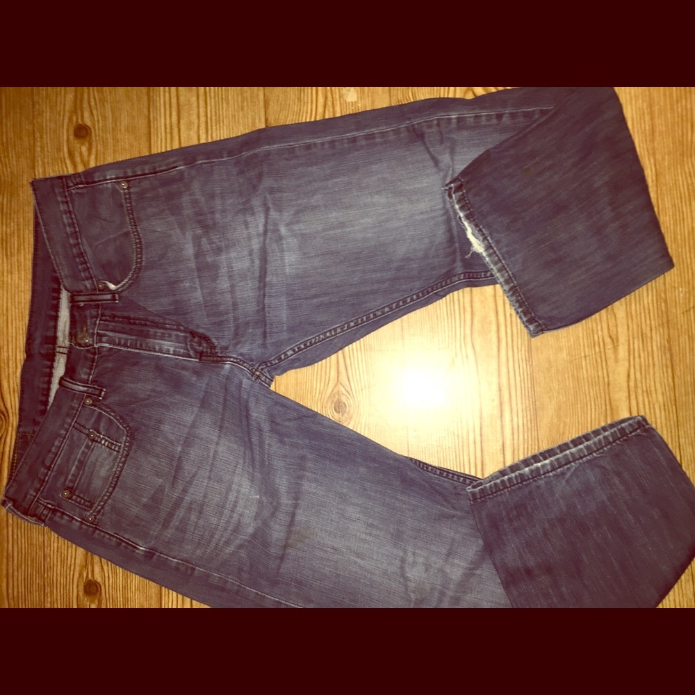 Men’s Levi’s relaxed or straight jeans